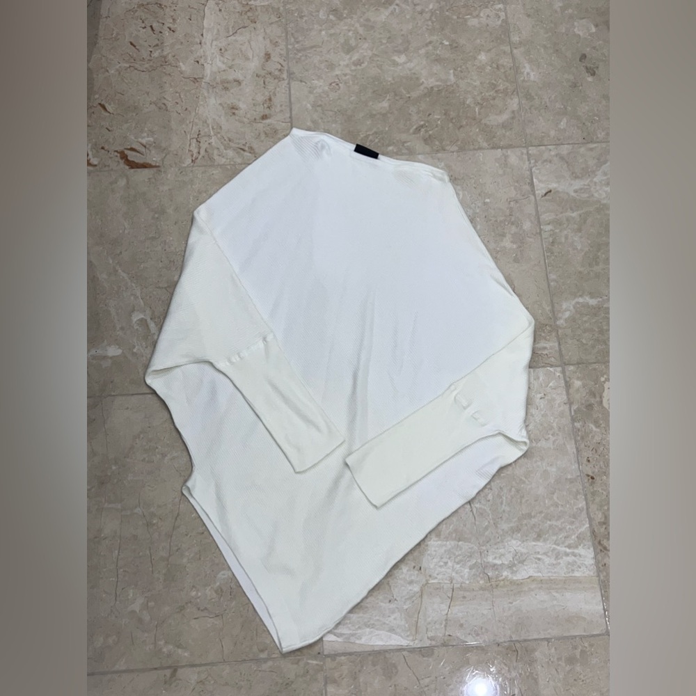 Horizontal long sleeve tunic